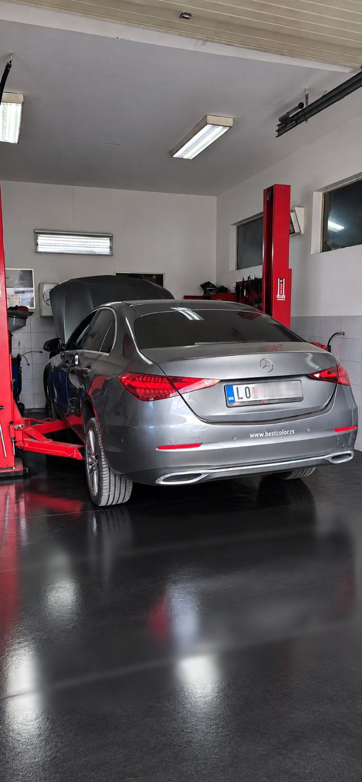 Mercedes C-Klasse in der Werkstatt